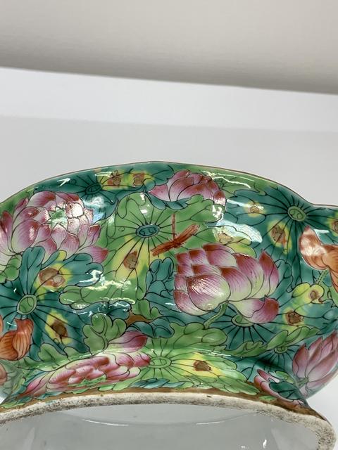 古玩陶瓷粉彩荷花金魚紋貢碗真品鑒賞圖