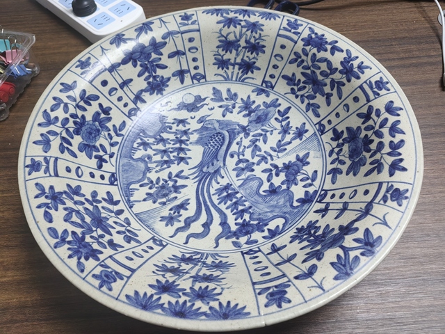 古玩陶瓷漳州窯青花鳳穿牡丹大盤真品鑒賞圖