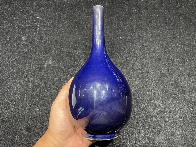 古玩陶瓷茄皮紫釉膽瓶真品鑒賞圖