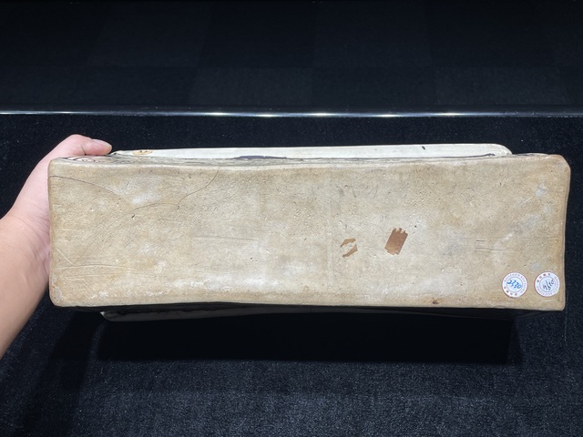 古玩陶瓷白地黑花刻繪人物故事瓷枕真品鑒賞圖