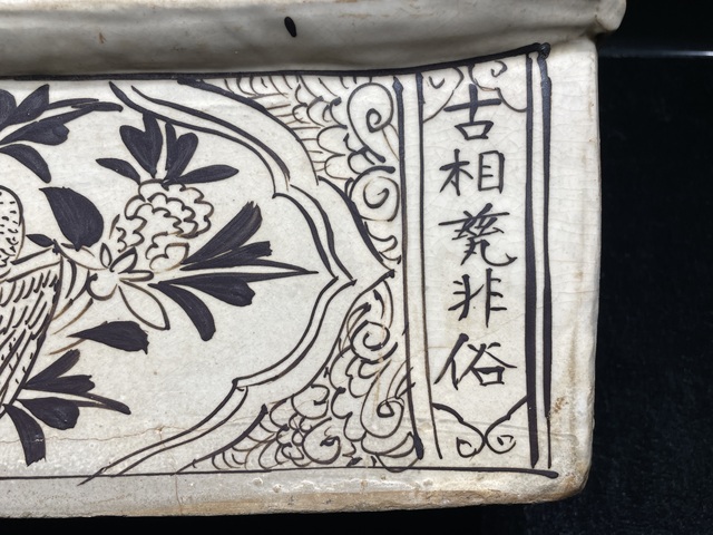 古玩陶瓷白地黑花刻繪人物故事瓷枕真品鑒賞圖