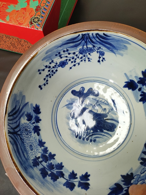 古玩陶瓷醬釉青花盆真品鑒賞圖