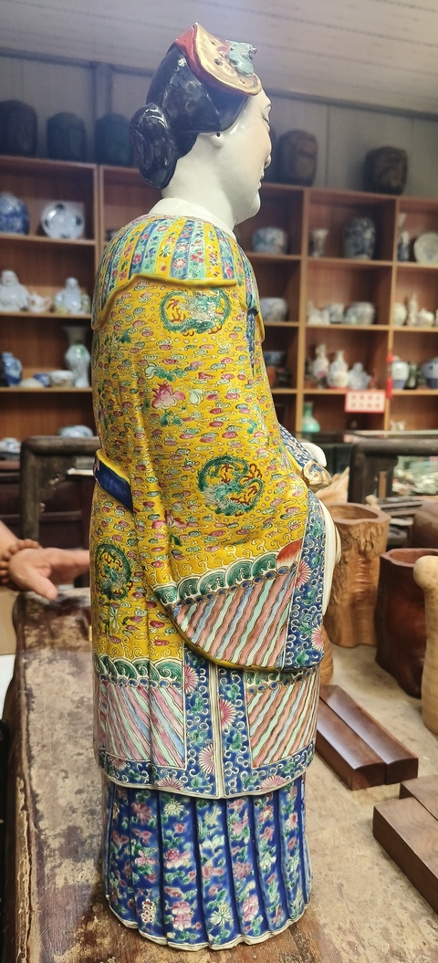 古玩陶瓷民國粉彩塑像真品鑒賞圖