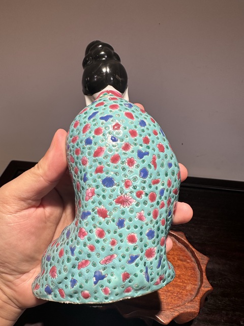 古玩陶瓷粉彩花卉紋觀音瓷像真品鑒賞圖