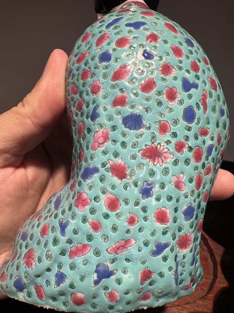 古玩陶瓷粉彩花卉紋觀音瓷像真品鑒賞圖