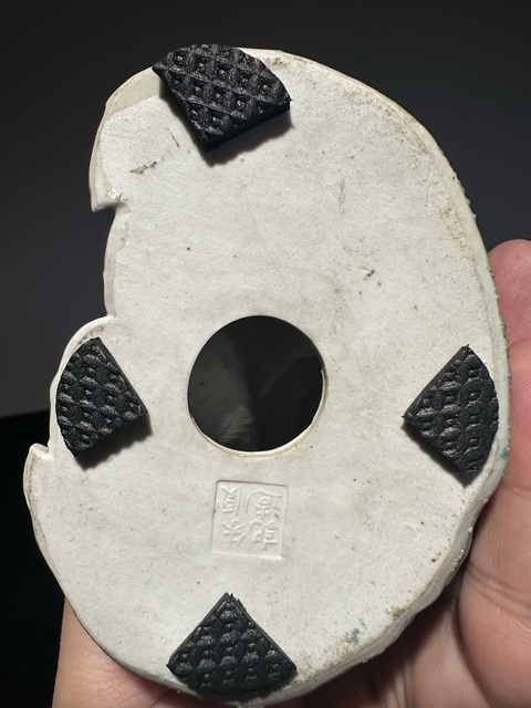 古玩陶瓷粉彩花卉紋觀音瓷像真品鑒賞圖