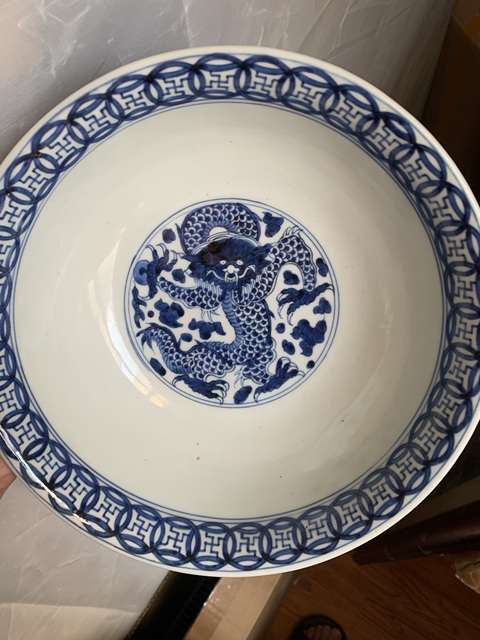 古玩陶瓷正面龍紋八蠻進寶青花碗真品鑒賞圖