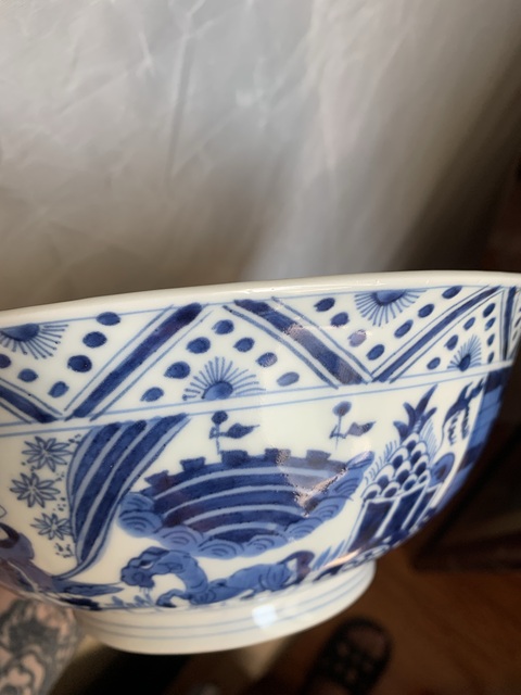 古玩陶瓷正面龍紋八蠻進寶青花碗真品鑒賞圖