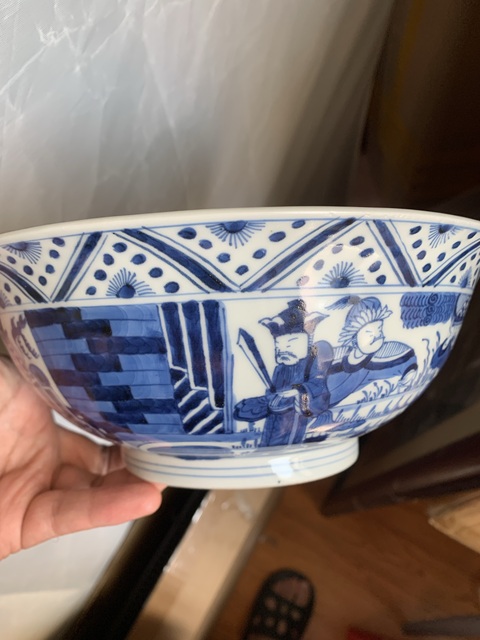 古玩陶瓷正面龍紋八蠻進寶青花碗真品鑒賞圖