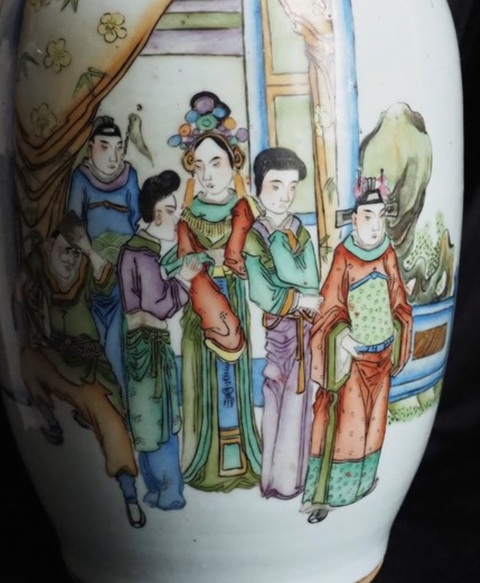 古玩陶瓷新粉彩人物紋雙松葉耳洗口瓶真品鑒賞圖