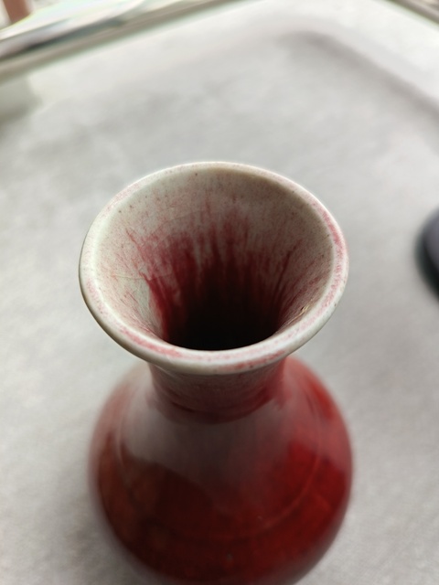 古玩陶瓷紅釉瓶真品鑒賞圖