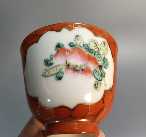 古玩陶瓷珊瑚紅開光粉彩花卉紋杯真品鑒賞圖