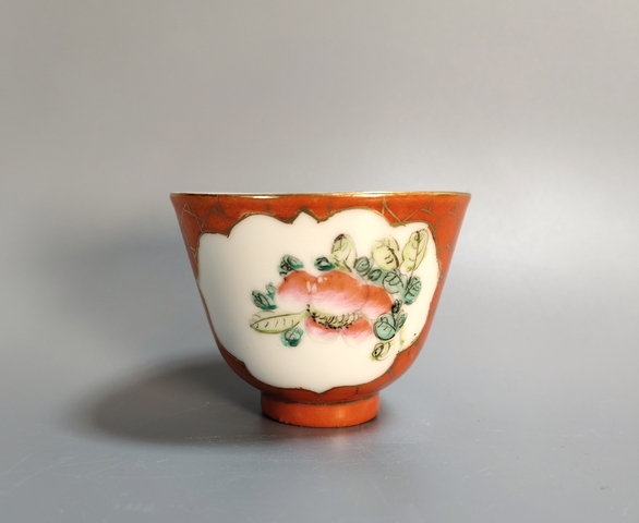 古玩陶瓷珊瑚紅開光粉彩花卉紋杯真品鑒賞圖