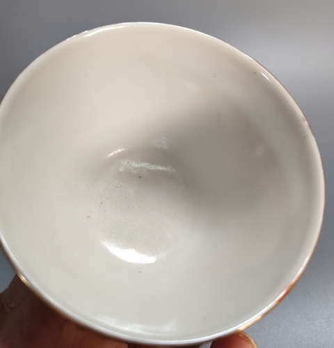 古玩陶瓷珊瑚紅開光粉彩花卉紋杯真品鑒賞圖