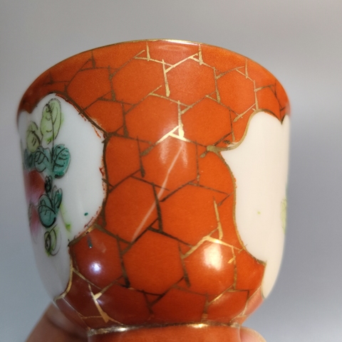 古玩陶瓷珊瑚紅開光粉彩花卉紋杯真品鑒賞圖