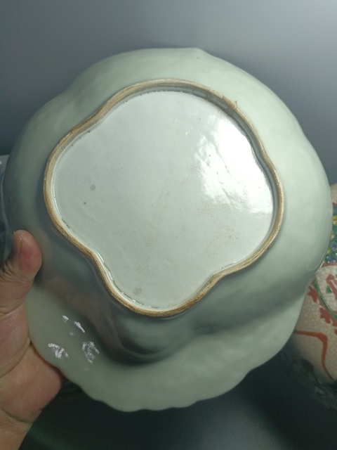 古玩陶瓷清中期豆青釉廣彩花鳥蝶紋盤拍賣，當前價格2500元