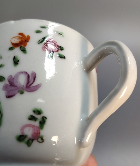 古玩陶瓷廣彩花卉紋馬克杯真品鑒賞圖