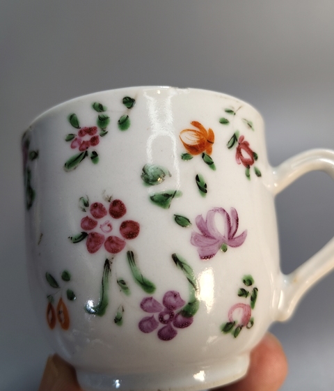 古玩陶瓷廣彩花卉紋馬克杯真品鑒賞圖