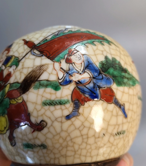 古玩陶瓷哥釉粉彩刀馬人物罐真品鑒賞圖