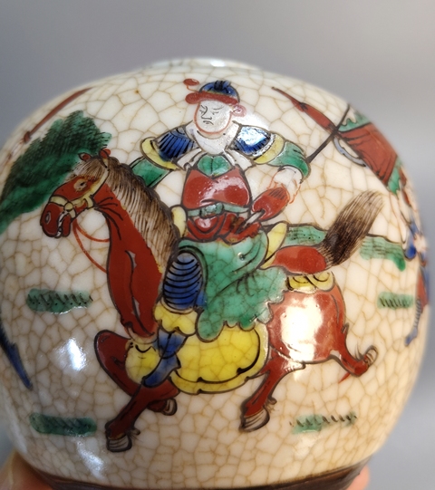 古玩陶瓷哥釉粉彩刀馬人物罐真品鑒賞圖