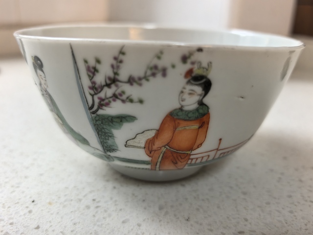 古玩陶瓷粉彩紅樓夢人物茶碗真品鑒賞圖