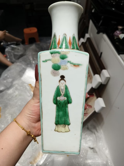 古玩陶瓷五彩四美圖天圓地方瓶真品鑒賞圖
