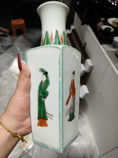 古玩陶瓷五彩四美圖天圓地方瓶真品鑒賞圖