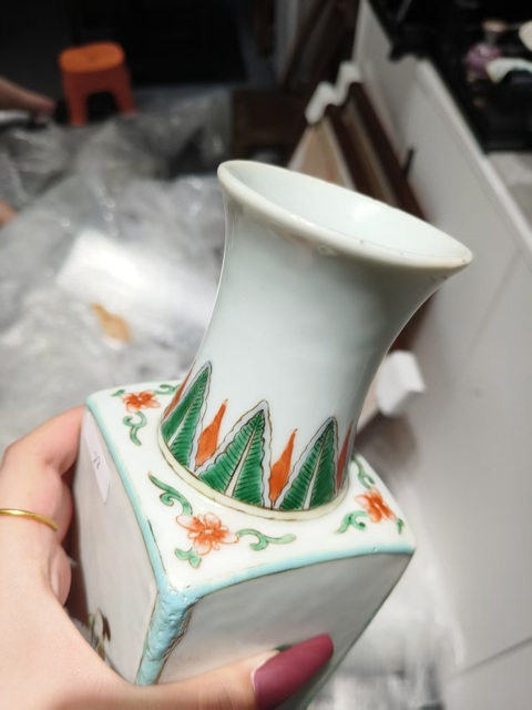 古玩陶瓷五彩四美圖天圓地方瓶真品鑒賞圖