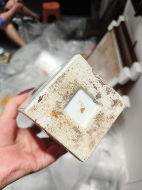 古玩陶瓷五彩四美圖天圓地方瓶真品鑒賞圖
