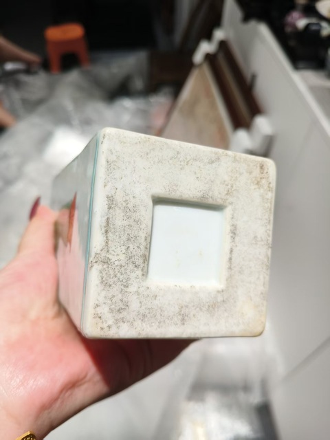 古玩陶瓷五彩四美圖天圓地方瓶真品鑒賞圖