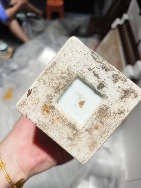 古玩陶瓷五彩四美圖天圓地方瓶真品鑒賞圖