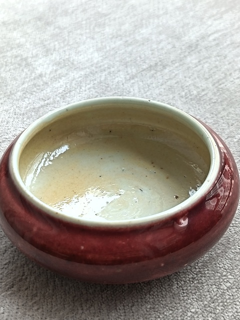 古玩陶瓷霽紅釉鏜鑼洗，疑似復窯真品鑒賞圖