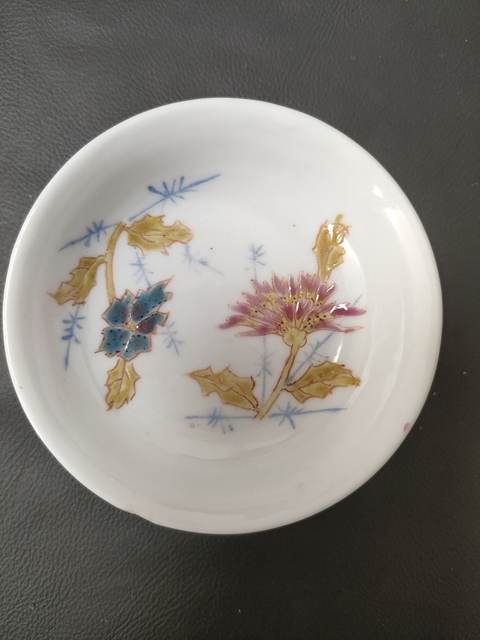 古玩陶瓷粉彩花卉紋盤真品鑒賞圖