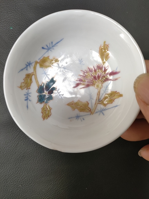 古玩陶瓷粉彩花卉紋盤真品鑒賞圖