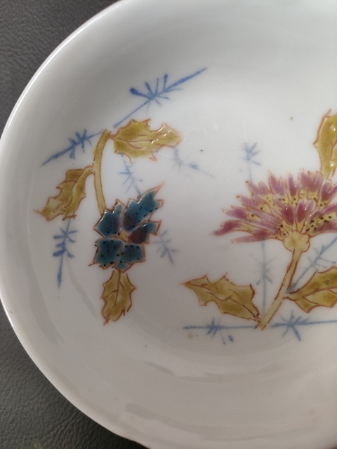 古玩陶瓷粉彩花卉紋盤真品鑒賞圖