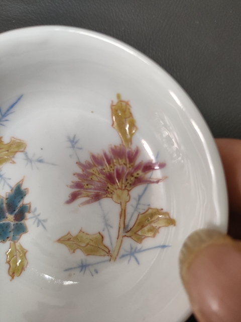 古玩陶瓷粉彩花卉紋盤真品鑒賞圖