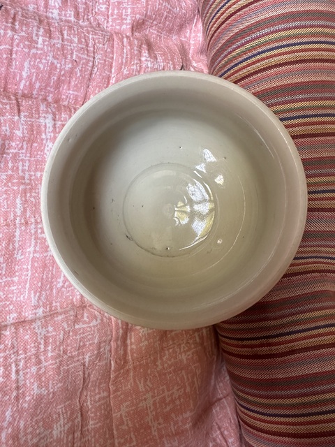 古玩陶瓷白釉刻花紋香爐真品鑒賞圖