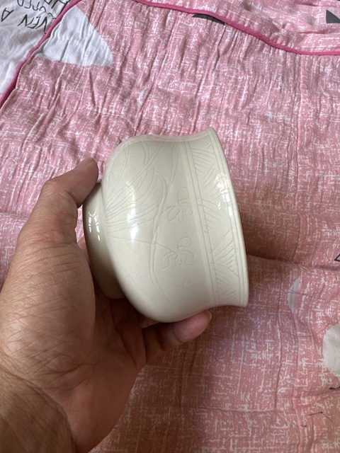 古玩陶瓷白釉刻花紋香爐真品鑒賞圖