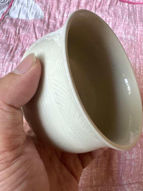 古玩陶瓷白釉刻花紋香爐真品鑒賞圖