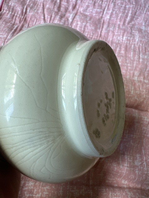 古玩陶瓷白釉刻花紋香爐真品鑒賞圖