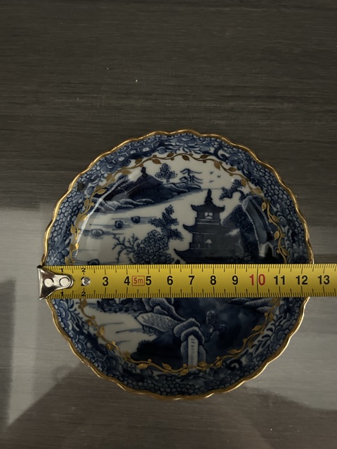 古玩陶瓷乾隆青花描金花口盤真品鑒賞圖