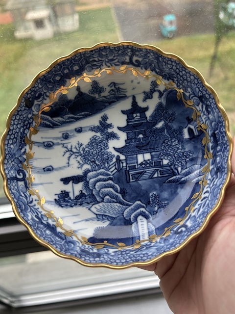 古玩陶瓷乾隆青花描金花口盤真品鑒賞圖