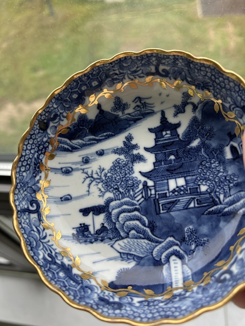 古玩陶瓷乾隆青花描金花口盤真品鑒賞圖