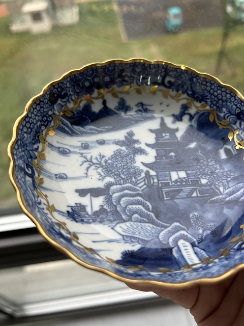 古玩陶瓷乾隆青花描金花口盤真品鑒賞圖