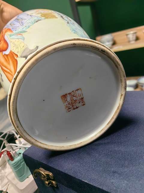 古玩陶瓷人物紋粉彩觀音瓶真品鑒賞圖