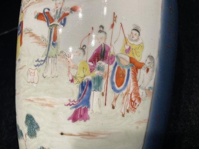 古玩陶瓷藍釉描金開光人物紋粉彩瓶真品鑒賞圖