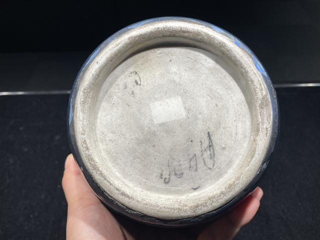 古玩陶瓷藍釉描金開光人物紋粉彩瓶真品鑒賞圖
