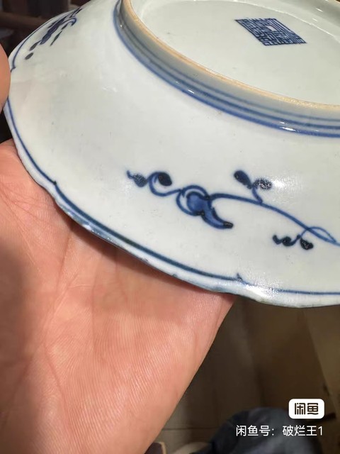 古玩陶瓷清乾隆 青花纏枝蓮紋花口盤真品鑒賞圖