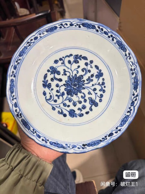 古玩陶瓷清乾隆 青花纏枝蓮紋花口盤真品鑒賞圖