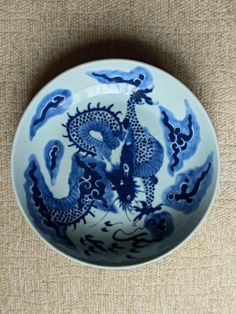 古玩陶瓷過墻龍紋青花盤真品鑒賞圖